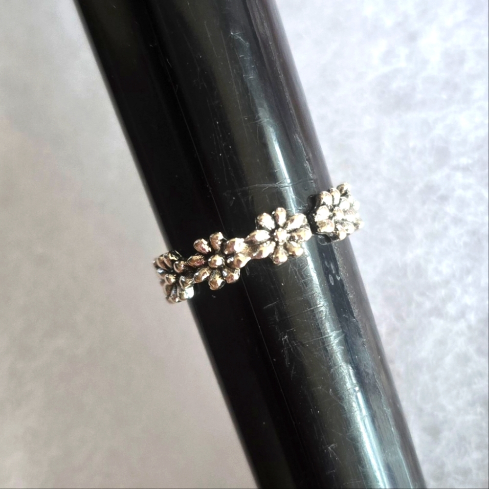 ETERNITY BAND FLORAL DAISY'S NEW SIZE 7 FASHION SILVER RING